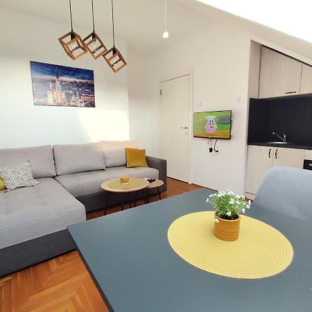 נובי סאד Apartman Ns Dan Private Parking מראה חיצוני תמונה